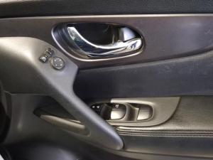 Nissan X-Trail 2.5 4x4 SE - Image 18