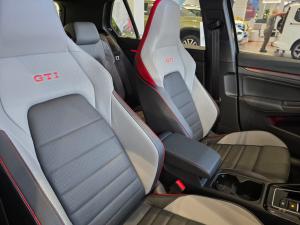 Volkswagen Golf GTI - Image 8