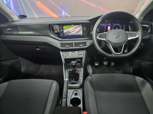 Volkswagen Polo hatch 1.0TSI Life manual - Image 10