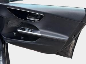 Mercedes-Benz C-Class C200 Avantgarde - Image 9