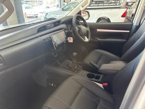 Toyota Hilux 2.4GD-6 double cab Raider manual - Image 7