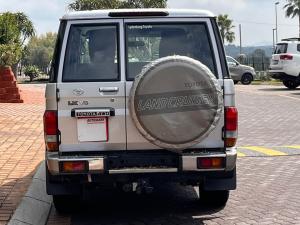Toyota Land Cruiser 76 4.5D-4D V8 station wagon LX - Image 5