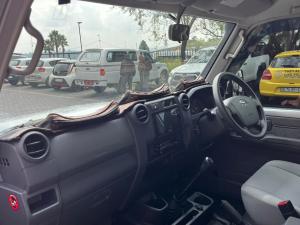 Toyota Land Cruiser 76 4.5D-4D V8 station wagon LX - Image 7
