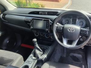 Toyota Hilux 2.4GD-6 single cab Raider manual - Image 6
