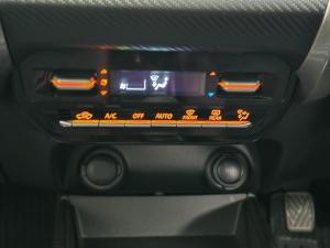 Toyota Starlet Cross 1.5 XS manual - Image 11