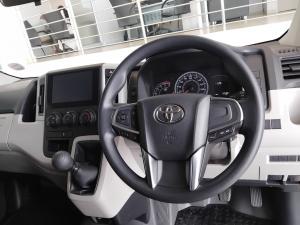 Toyota Quantum 2.8 LWB panel van manual - Image 6