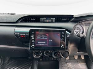 Toyota Hilux 2.4GD-6 double cab Raider manual - Image 11