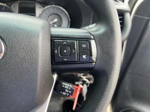 Toyota Hilux 2.4GD-6 double cab Raider manual - Image 18