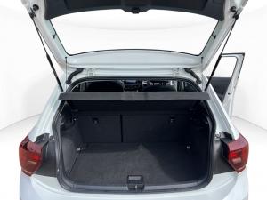 Volkswagen Polo hatch 1.0TSI Life manual - Image 10