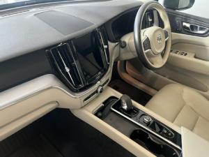 Volvo XC60 B5 AWD Essential - Image 9