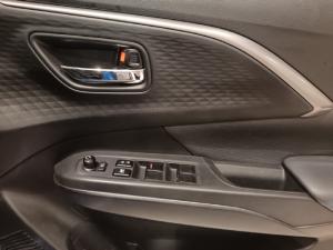 Suzuki Swift 1.2 GLX auto - Image 15