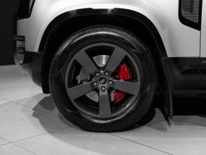 Land Rover Defender 110 D300 X - Image 24