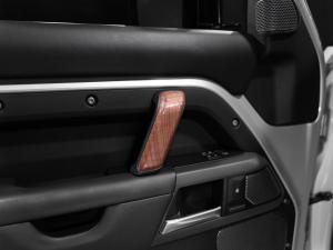 Land Rover Defender 110 D300 X - Image 25