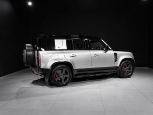 Land Rover Defender 110 D300 X - Image 2