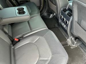 Land Rover Defender 110 D300 X-Dynamic HSE - Image 10