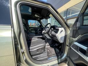 Land Rover Defender 110 D300 X-Dynamic HSE - Image 15