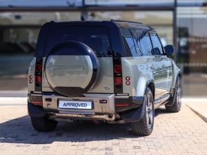 Land Rover Defender 110 D300 X-Dynamic HSE - Image 17