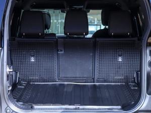 Land Rover Defender 110 D300 X-Dynamic HSE - Image 4