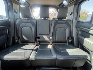 Land Rover Defender 110 D300 X-Dynamic HSE - Image 5