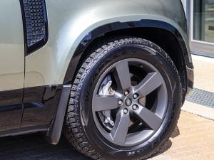 Land Rover Defender 110 D300 X-Dynamic HSE - Image 9