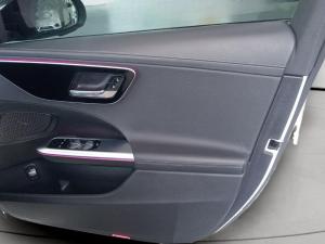 Mercedes-Benz C-Class C200 Avantgarde - Image 24