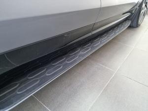 Land Rover Discovery D300 R-Dynamic HSE - Image 19