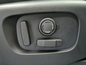 Land Rover Discovery D300 R-Dynamic HSE - Image 22
