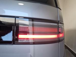 Land Rover Discovery D300 R-Dynamic HSE - Image 30