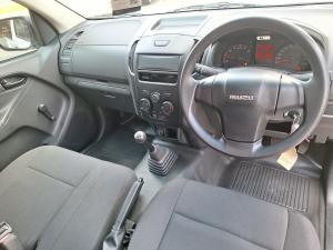 Isuzu D-Max Gen 6 250c single cab - Image 6