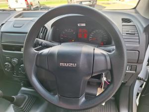 Isuzu D-Max Gen 6 250c single cab - Image 8