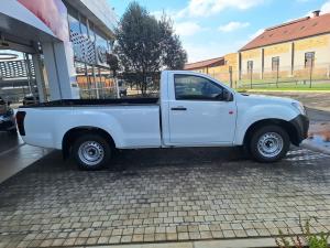 Isuzu D-Max Gen 6 250c single cab - Image 3