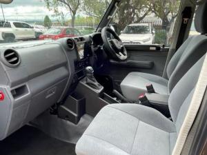 Toyota Land Cruiser 79 2.8GD-6 double cab auto - Image 7