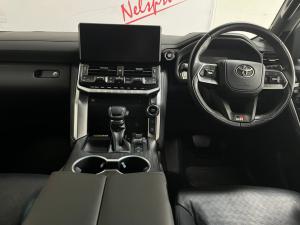Toyota Land Cruiser 300 3.3D GR-Sport - Image 6