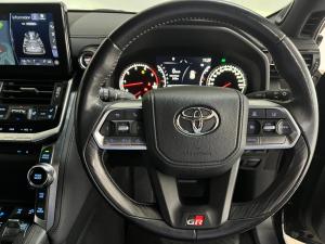 Toyota Land Cruiser 300 3.3D GR-Sport - Image 8