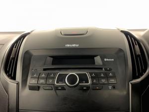 Isuzu D-MAX 250 HO HI-RIDE automatic D/C - Image 9