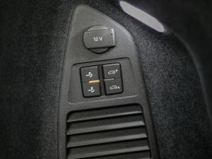 Volkswagen Touareg V6 TDI Executive R-Line - Image 22