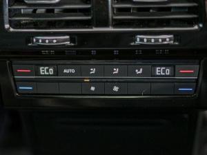 Volkswagen Touareg V6 TDI Executive R-Line - Image 23