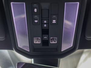 Volkswagen Touareg V6 TDI Executive R-Line - Image 24