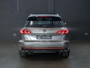 Volkswagen Touareg V6 TDI Executive R-Line - Image 8