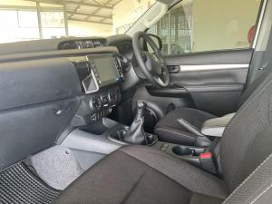 Toyota Hilux 2.4GD-6 double cab Raider manual - Image 7