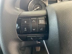 Toyota Hilux 2.4GD-6 double cab Raider manual - Image 9