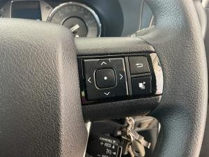 Toyota Hilux 2.4GD-6 double cab Raider manual - Image 10