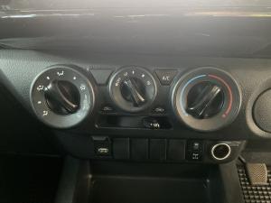 Toyota Hilux 2.4GD-6 double cab Raider manual - Image 15