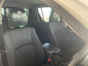 Toyota Hilux 2.4GD-6 double cab Raider manual - Image 16