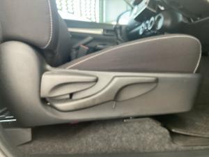 Toyota Hilux 2.4GD-6 double cab Raider manual - Image 18