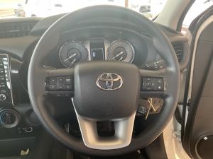 Toyota Hilux 2.4GD-6 single cab Raider manual - Image 8