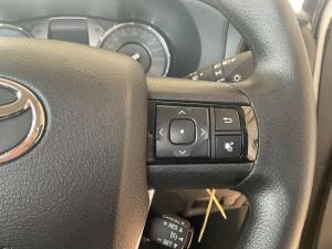 Toyota Hilux 2.4GD-6 single cab Raider manual - Image 10