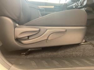 Toyota Hilux 2.4GD-6 single cab Raider manual - Image 18