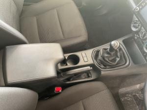 Toyota Hilux 2.4GD-6 single cab Raider manual - Image 12