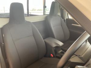 Toyota Hilux 2.4GD-6 single cab Raider manual - Image 17